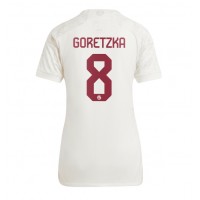 Camisa de Futebol Bayern Munich Leon Goretzka #8 Equipamento Alternativo Mulheres 2023-24 Manga Curta
